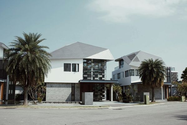 Semi-detached home entrance in District 19